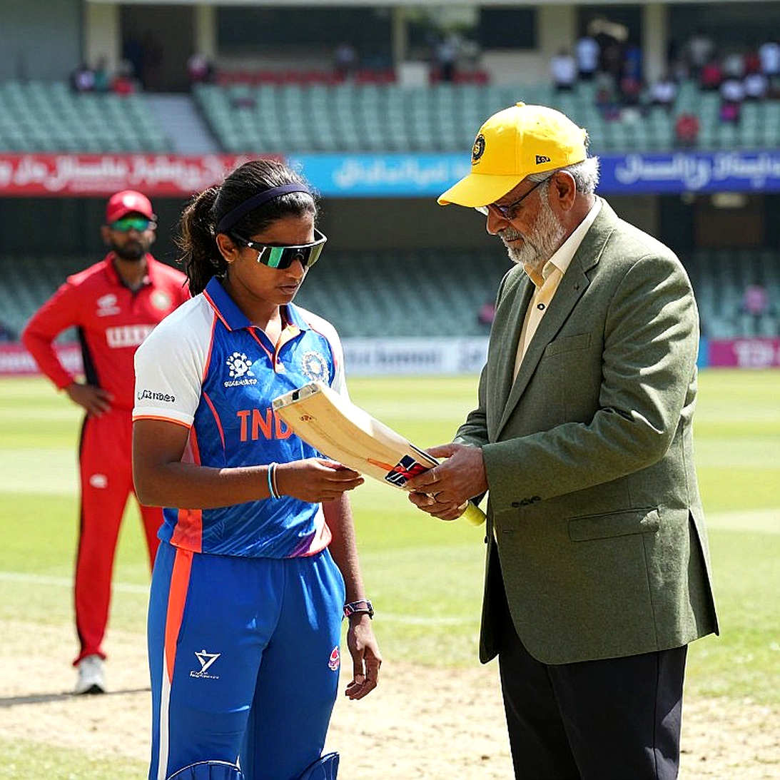 খালি নোটবুক, ভরা মাঠ: যে সকালে বিশ্লেষণের প্রথম পাতায় কোনো তথ্য ছিল না