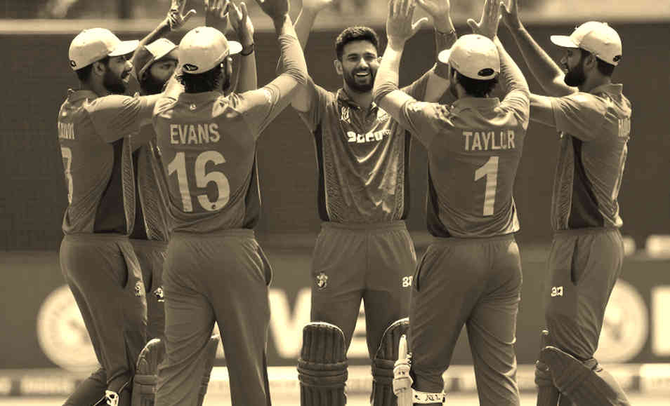 গ্লাভসের বাজার: আইপিএল নিলামে উইকেটরক্ষকের দাম আসলে কে ঠিক করে